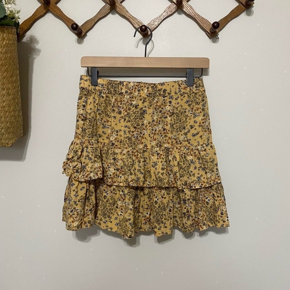 Tiered Ditsy Floral Print Mini Skirt, size small - Picture 4 of 5